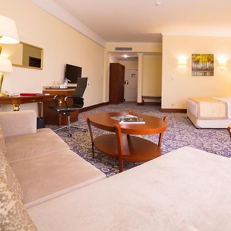 Ramada By Wyndham Almaty Hotel Bagian luar foto