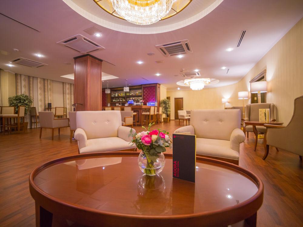 Ramada By Wyndham Almaty Hotel Bagian luar foto