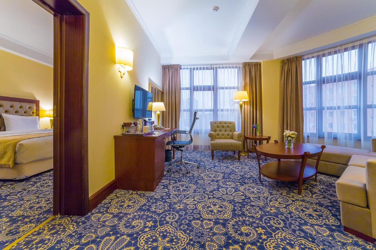 Ramada By Wyndham Almaty Hotel Bagian luar foto