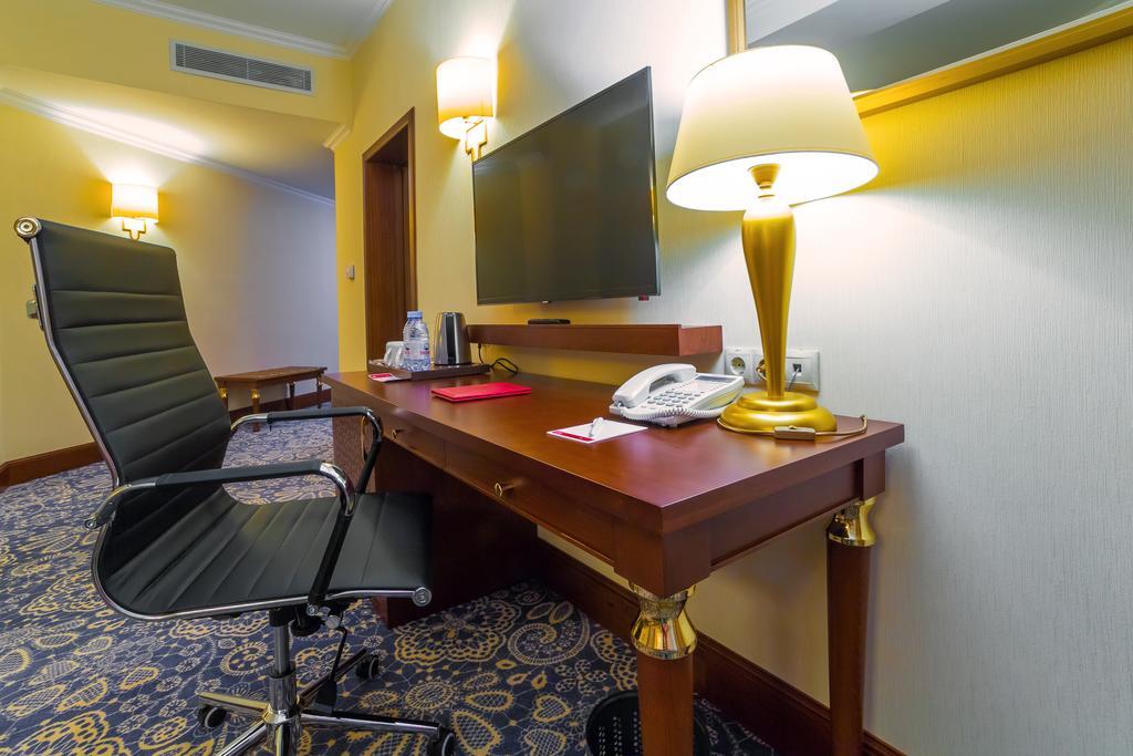 Ramada By Wyndham Almaty Hotel Bagian luar foto