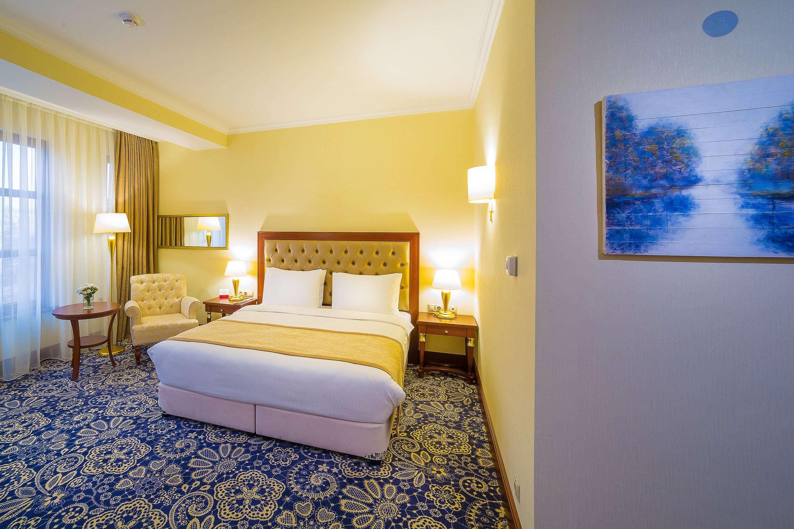 Ramada By Wyndham Almaty Hotel Bagian luar foto