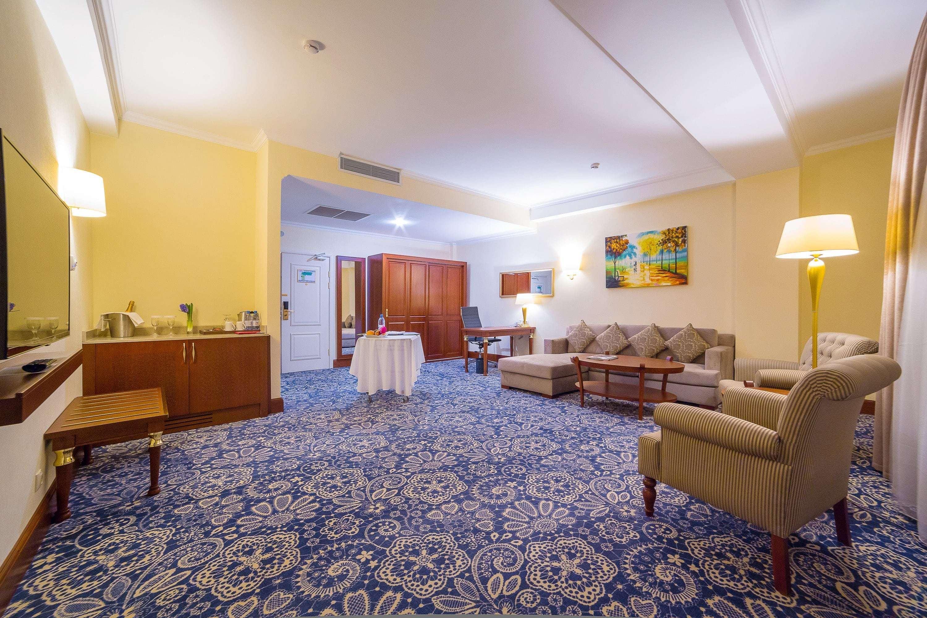 Ramada By Wyndham Almaty Hotel Bagian luar foto