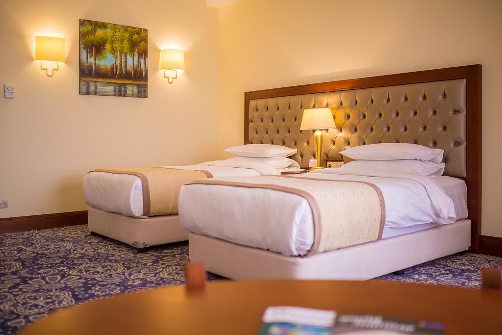 Ramada By Wyndham Almaty Hotel Bagian luar foto