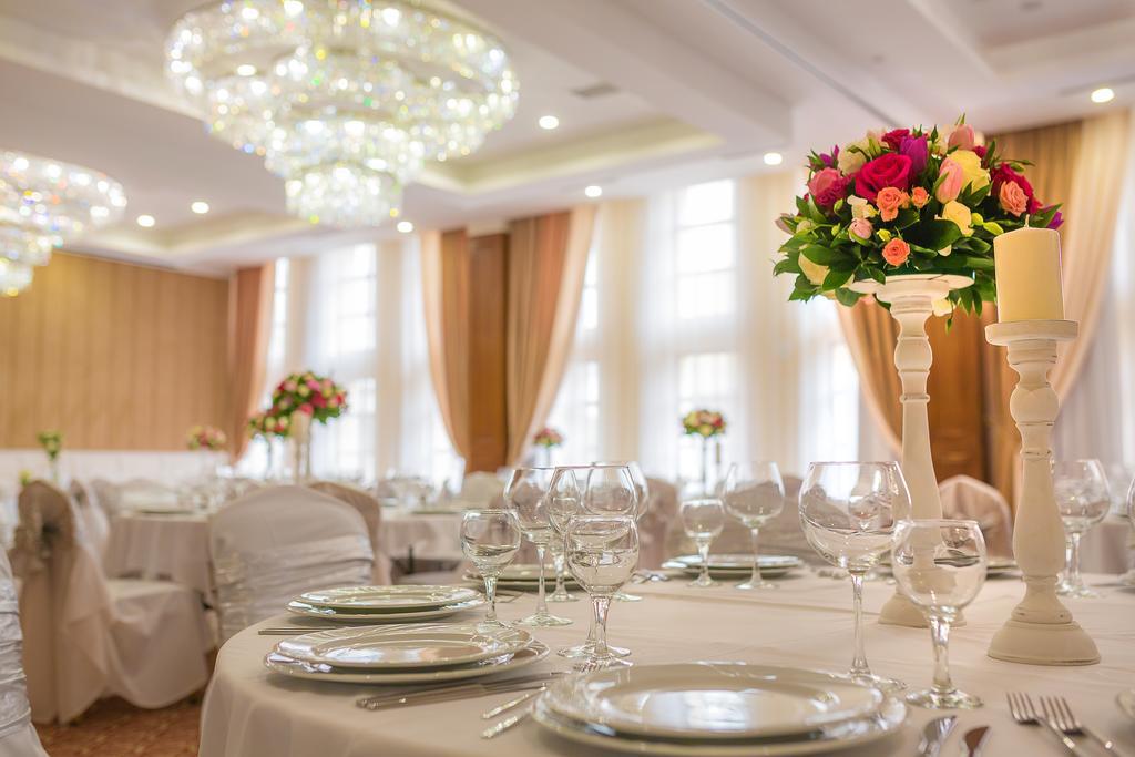 Ramada By Wyndham Almaty Hotel Bagian luar foto