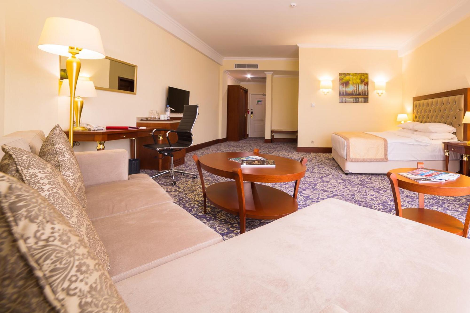Ramada By Wyndham Almaty Hotel Bagian luar foto