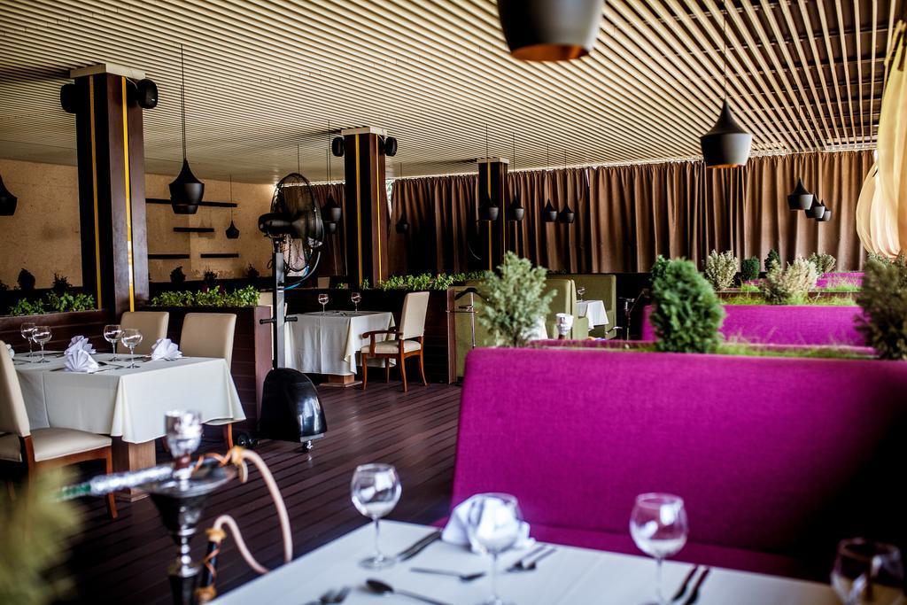 Ramada By Wyndham Almaty Hotel Bagian luar foto