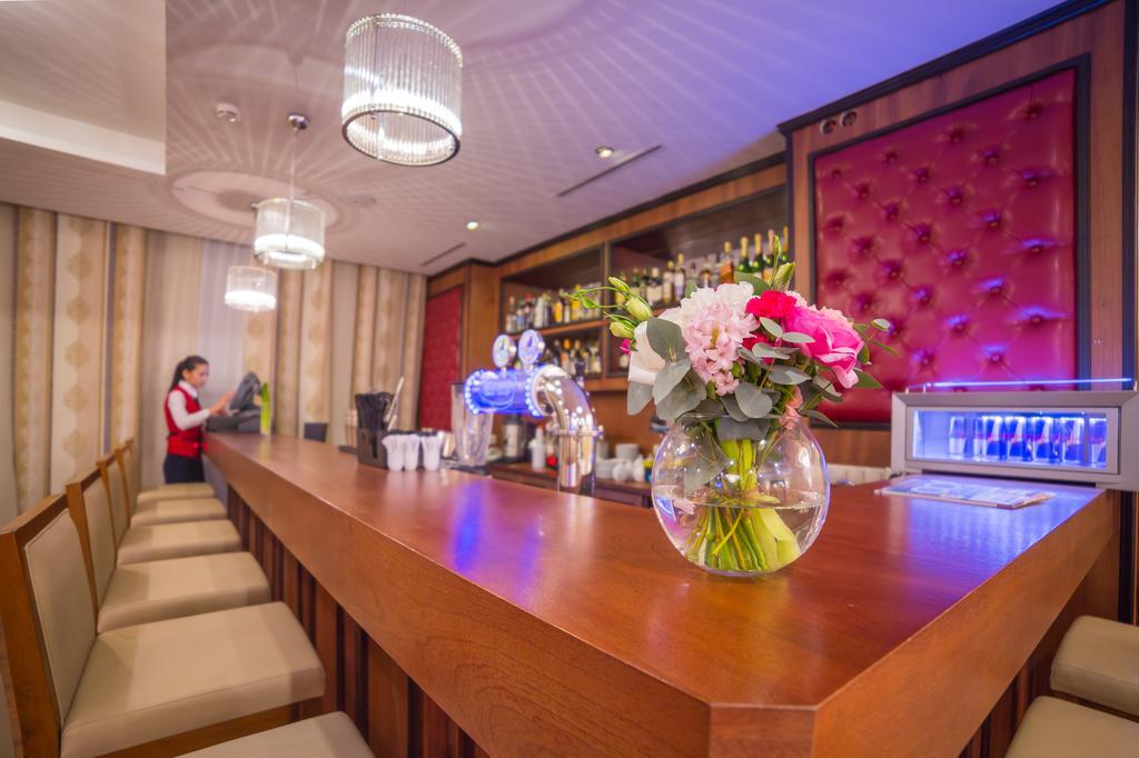 Ramada By Wyndham Almaty Hotel Bagian luar foto