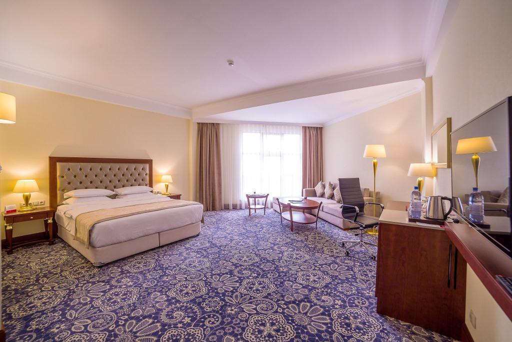 Ramada By Wyndham Almaty Hotel Bagian luar foto