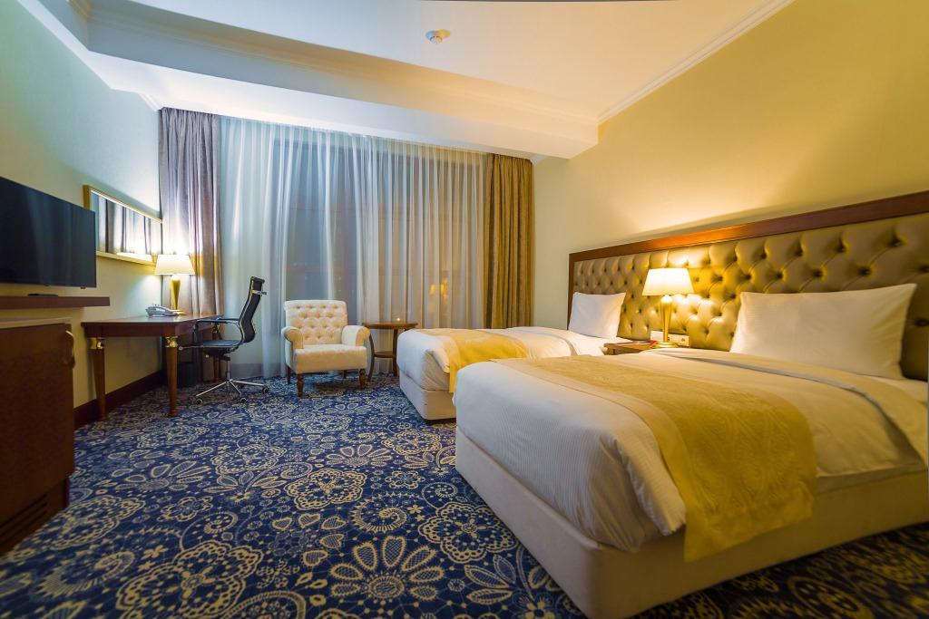 Ramada By Wyndham Almaty Hotel Bagian luar foto