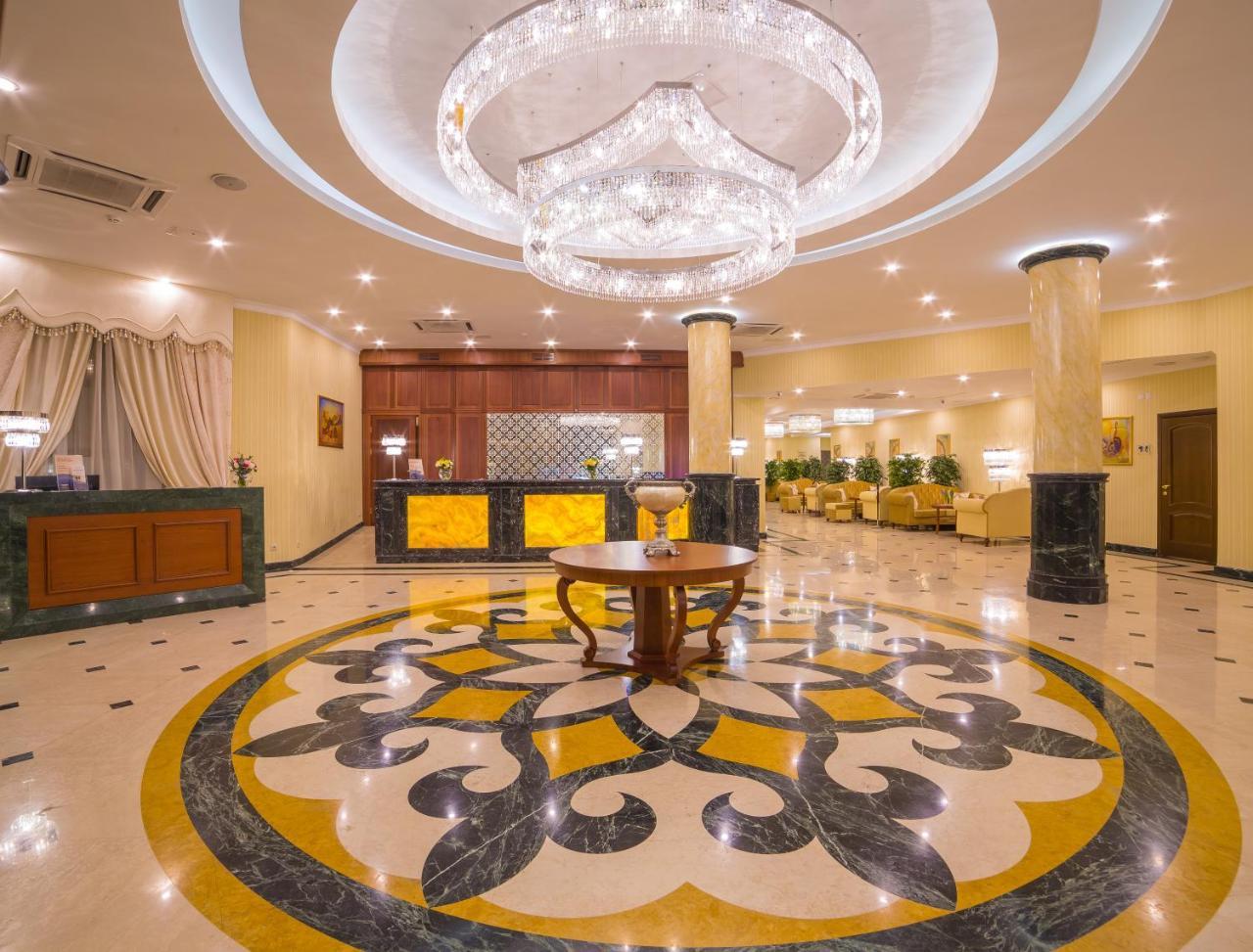Ramada By Wyndham Almaty Hotel Bagian luar foto