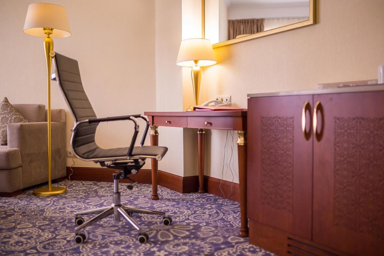 Ramada By Wyndham Almaty Hotel Bagian luar foto