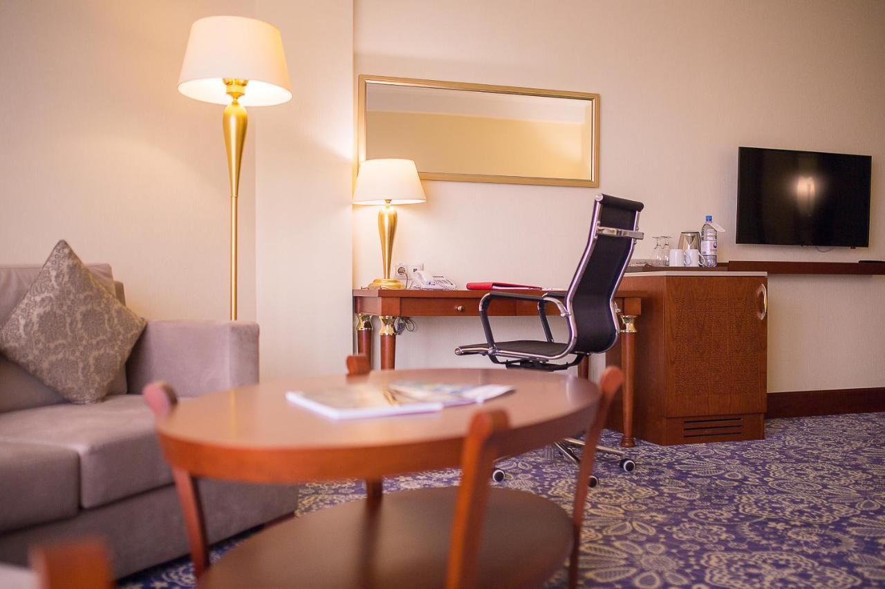 Ramada By Wyndham Almaty Hotel Bagian luar foto