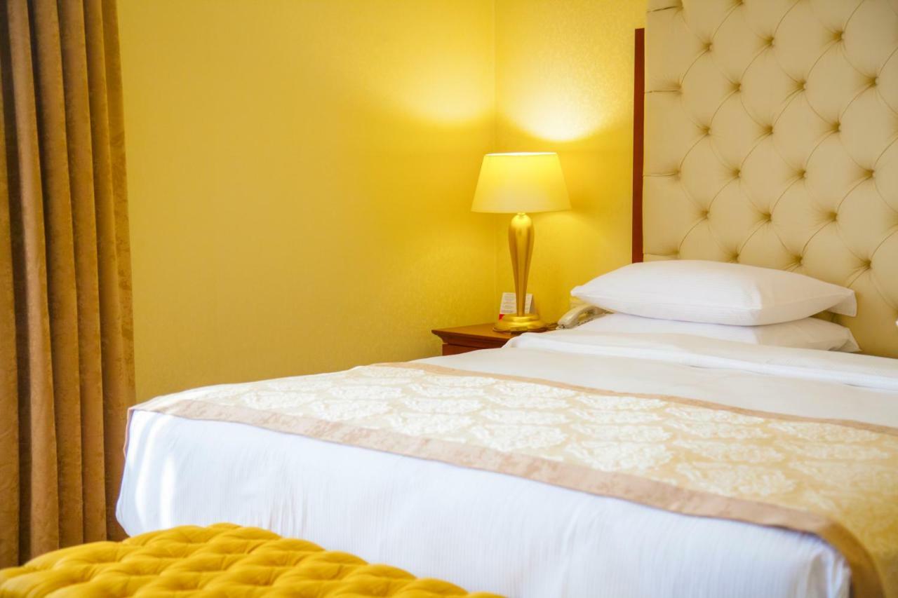 Ramada By Wyndham Almaty Hotel Bagian luar foto